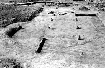 Archaeological traces of a round house at the Wall site
