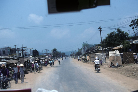 Road lined with shoppers and market stalls between Hanoi and Hoa Binh